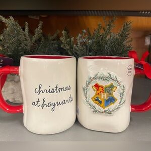 RAE DUNN Harry Potter Christmas Hogwarts Crest Wreath Holiday Coffee Mug NWT